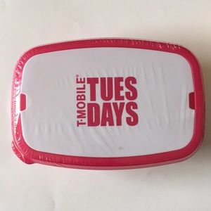 🐷 T-Mobile lunchbox container
